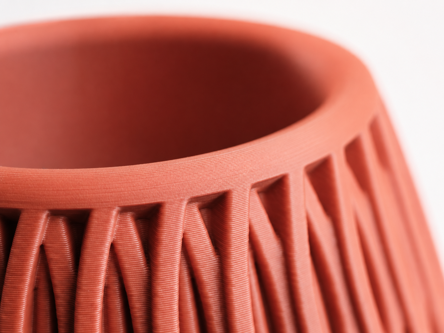 LYRA Pflanztopf mit Untersetzer – 3D-gedruckter Design-Übertopf mit Flechtstruktur