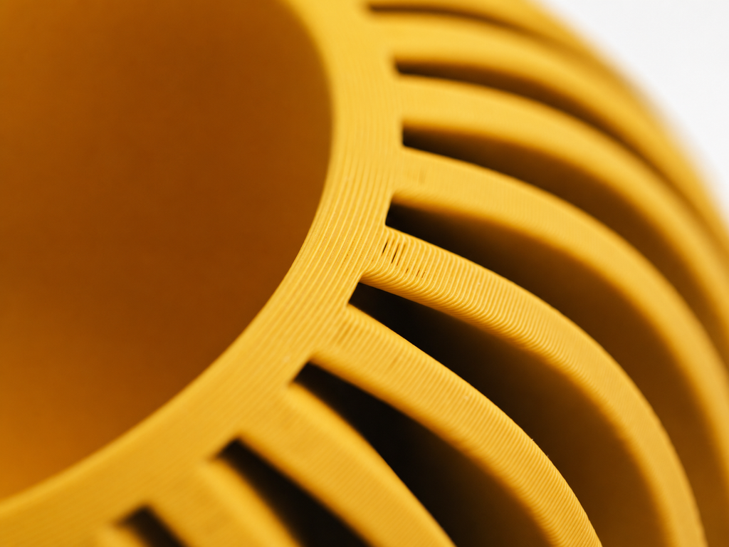 SENNA Pflanztopf – 3D-gedruckter Design-Übertopf mit geschwungener Rippenstruktur