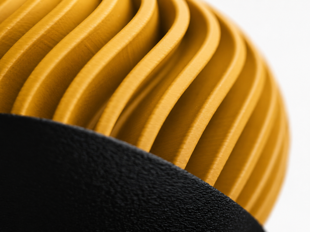 SENNA Pflanztopf – 3D-gedruckter Design-Übertopf mit geschwungener Rippenstruktur